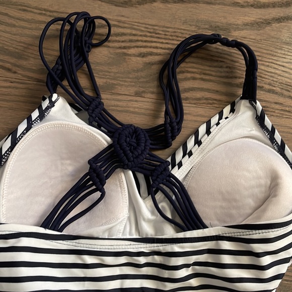 Stripped swimsuit with built in padding - Picture 2 of 2